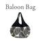 Ballontasche mit Dahlien-Print (schwarz x weiß)